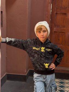 سويتشرت طابعه كارتون لوفي - الصورة 2