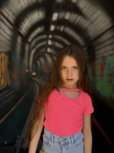 Hollow Out Chain Decoration Slim Fit Short Sleeve T-Shirt