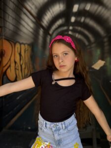 Hollow Out Chain Decoration Slim Fit Short Sleeve T-Shirt - Image 3