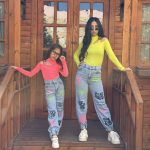 بنطلون جينز طابعه حروف الوان واستك رجل