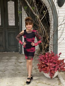 ⁦فستان تول اوفشولدر طابعه ورد⁩ - الصورة ⁦4⁩