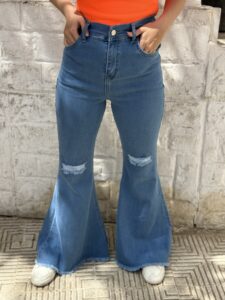 ⁦بنطلون جينز شارلستون تقطيع⁩ - الصورة ⁦2⁩