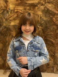 جاكيت جينز ناقشه نجوم مع استراس