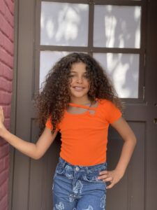 Hollow Out Chain Decoration Slim Fit Short Sleeve T-Shirt - Image 2