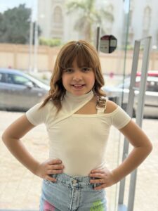 توب نص كم بفاتحه كتف توكه اكسسوار - الصورة 2