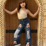 بنطلون جينز تقطيع طابعه دبدوب