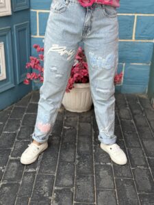 3D Letters Decor Mom Fit Jeans Pants - Image 2