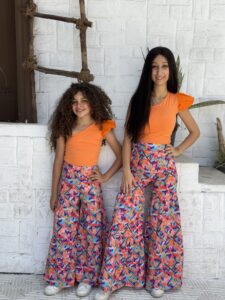 One Shoulder Plain Top & Full-Length Abstract Geometric Print Pattern Resort Wide Leg Pants