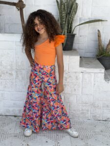 One Shoulder Plain Top & Full-Length Abstract Geometric Print Pattern Resort Wide Leg Pants - Image 2