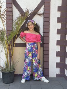 Off Shoulder Frill Trim Blouse & Printed Woven Pants Set With Headband - Image 3